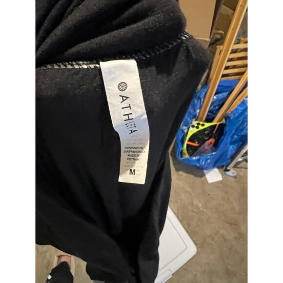 Athleta pants leggings size M with pockets orig. $79 - Picture 4 of 5